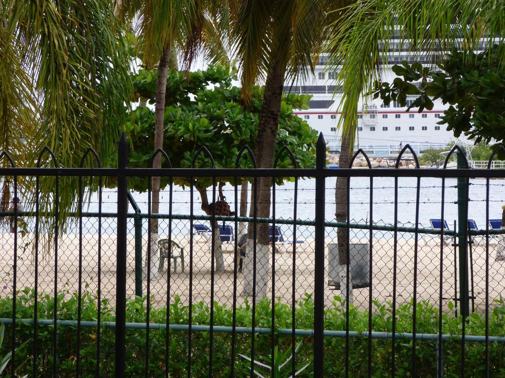 Beach One Bedroom Suite C5 Ocho Rios Buitenkant foto